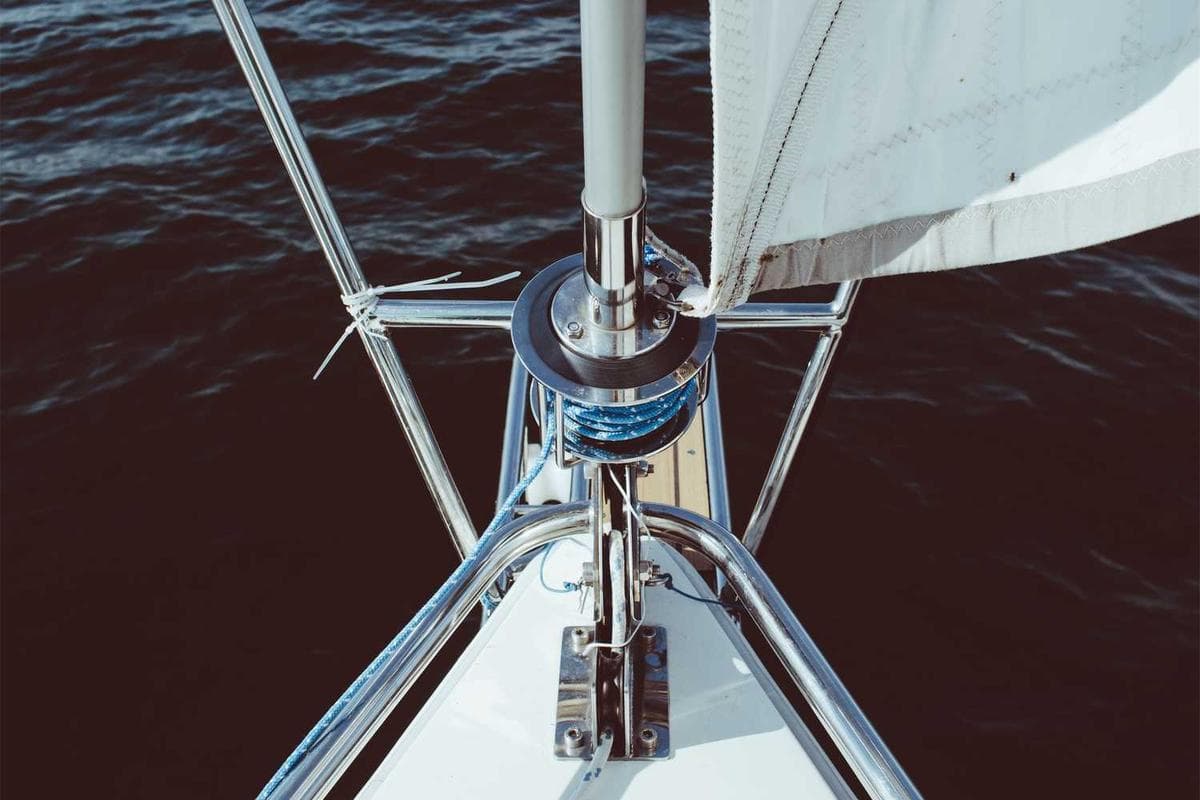 [EN] Freezack Single Dinner Bowl for Dogs (Maroon illo #814)